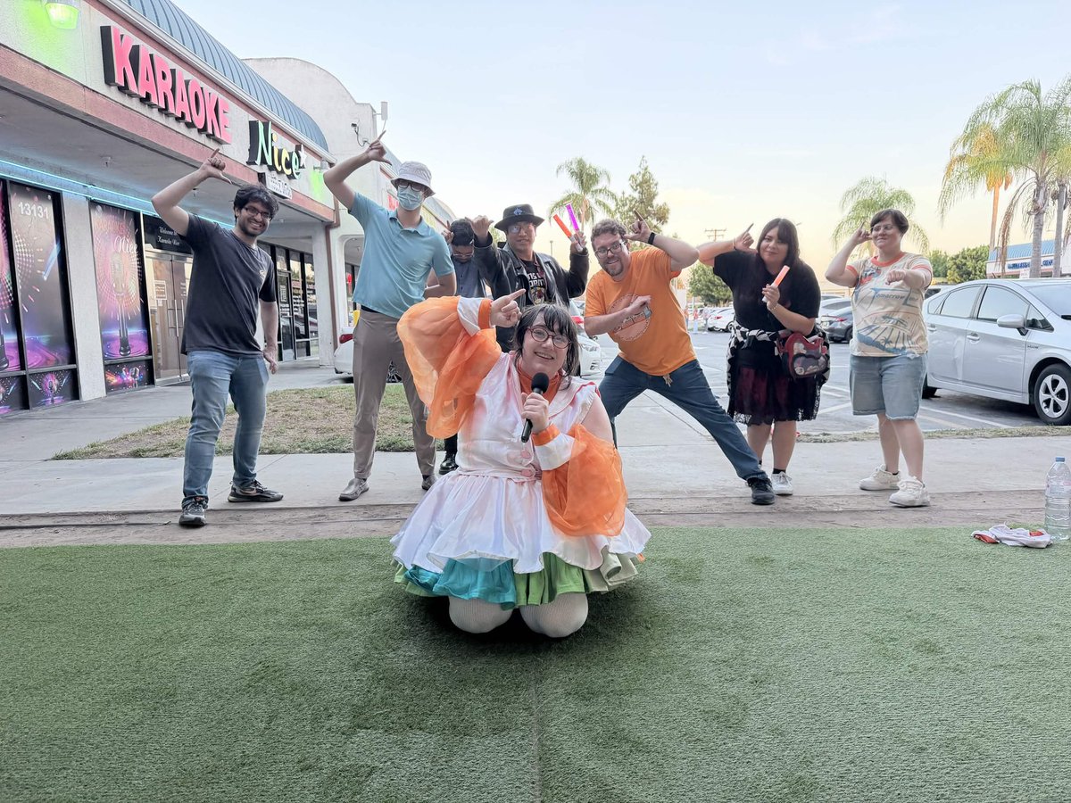 pan_f_ranger's tweet photo. Thank you, tsunscoops ! 🍨

Before I head out of California to my next destination, I wanted to make a big sappy post about my collab with tsunscoops this weekend! Message in the ALT! https://t.co/BafAqTaD3L