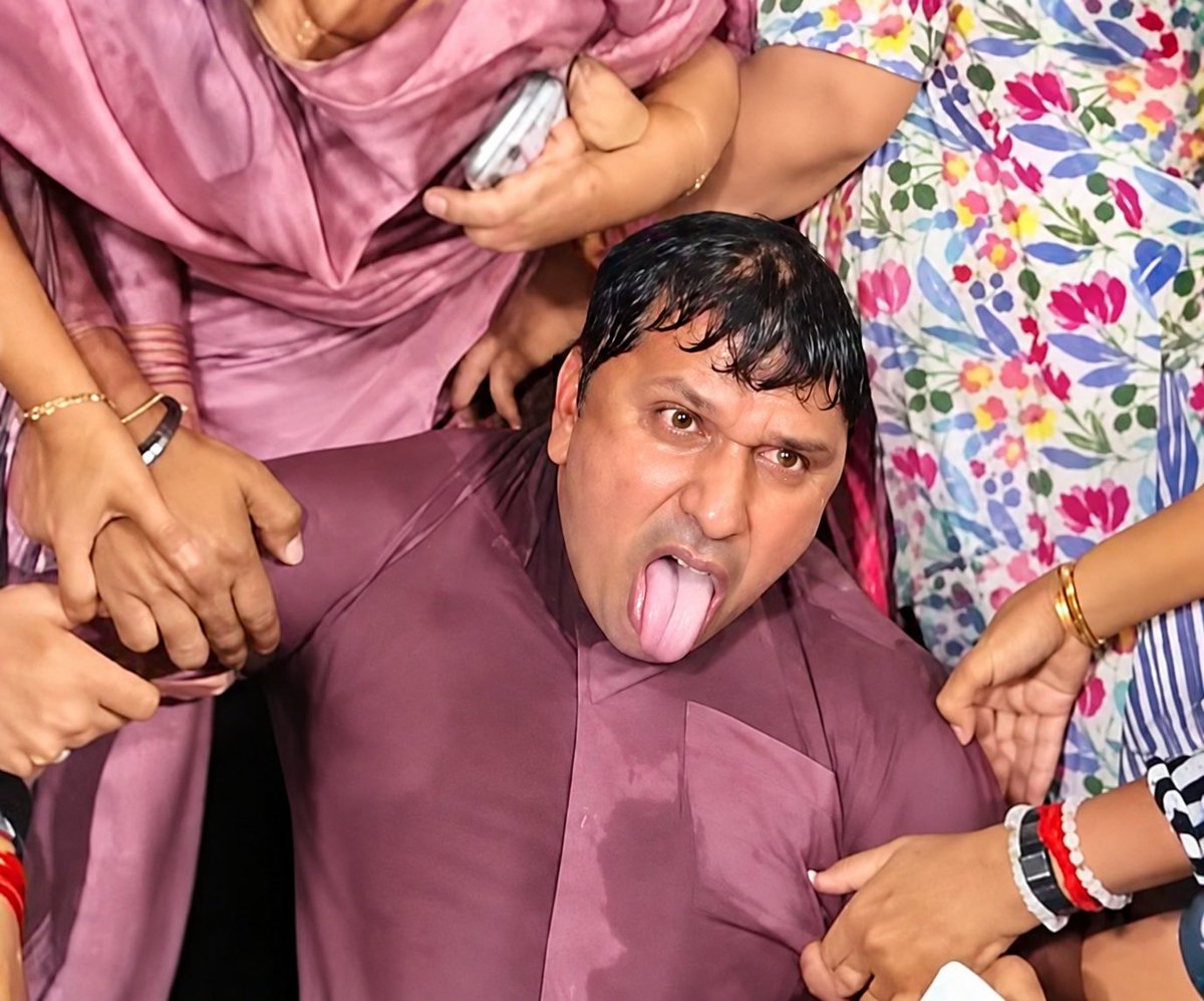 deepneetu97's tweet photo. @Saurabh_MLAgk Thodi aur nikaal leta… aur cool lagta! 😂 https://t.co/LRkzDb7goG
