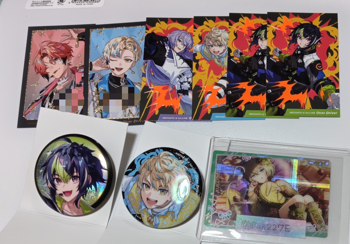 Ruri227E's tweet photo. 交換
にじさんじ MECHATU-A 1st LIVE Over Drive! Oriens Dytica
缶バッジ　チェキ風カード　ランダムカード

譲:画像1枚目
求:画像2、3枚目　👑>💖　特典は画像にないもう1絵柄

同絵柄同士で交換優先、各1求め
まとめての方優先

よろしくお願いいたします🙇 https://t.co/47d9n7Ql03
