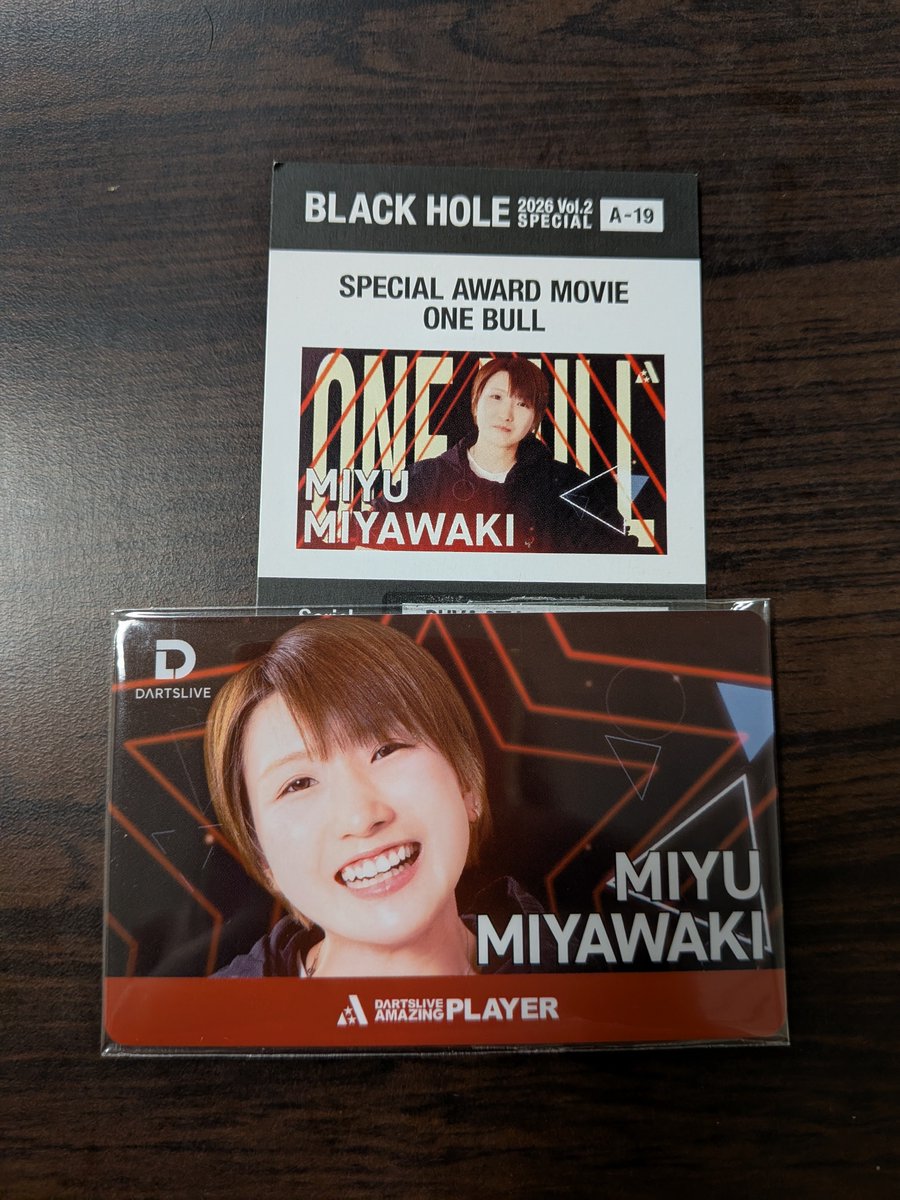 revery2000zec's tweet photo. ダーツフェスティバルで入手したカード今日やっと使える。

Miyu pg7-ONE BULL
LOW TON
HAT TRICK
TON 80

@Miyu_Miyawaki https://t.co/qVhtDZ068t