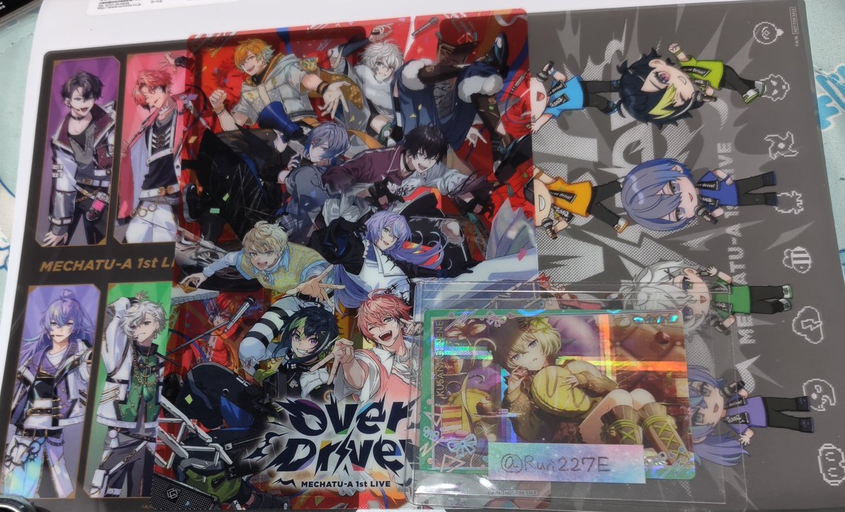 Ruri227E's tweet photo. 交換
にじさんじ MECHATU-A 1st LIVE Over Drive! Oriens Dytica
缶バッジ　チェキ風カード　ランダムカード

譲:画像1枚目
求:画像2、3枚目　👑>💖　特典は画像にないもう1絵柄

同絵柄同士で交換優先、各1求め
まとめての方優先

よろしくお願いいたします🙇 https://t.co/47d9n7Ql03