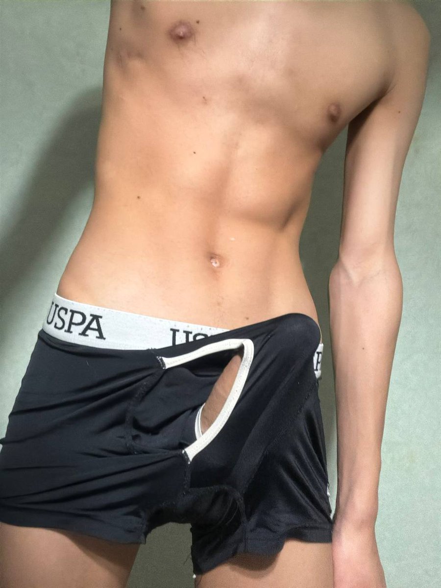 Vivaz8's tweet photo. 可以为你撑起一片天，再用18cm的大棒子，敞开你的骚穴吗？#薄肌 #I人 #18cm #直硬长 #可撩 https://t.co/tWdZWxv2h6