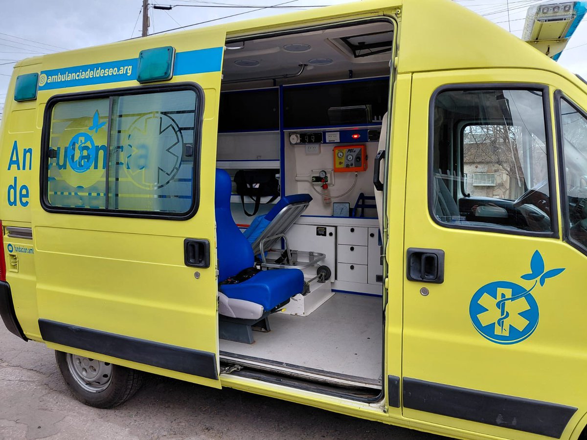 ElComodorense's tweet photo. #Sociedad | “Ambulancia del Deseo”: Una iniciativa que busca cumplir las últimas voluntades de los pacientes terminales 

Leer más en https://t.co/eF1aelSVMC https://t.co/zEQi52LiCS