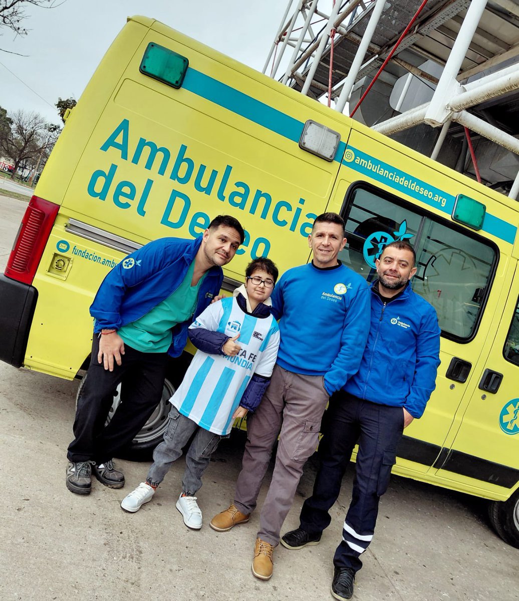 ElComodorense's tweet photo. #Sociedad | “Ambulancia del Deseo”: Una iniciativa que busca cumplir las últimas voluntades de los pacientes terminales 

Leer más en https://t.co/eF1aelSVMC https://t.co/zEQi52LiCS