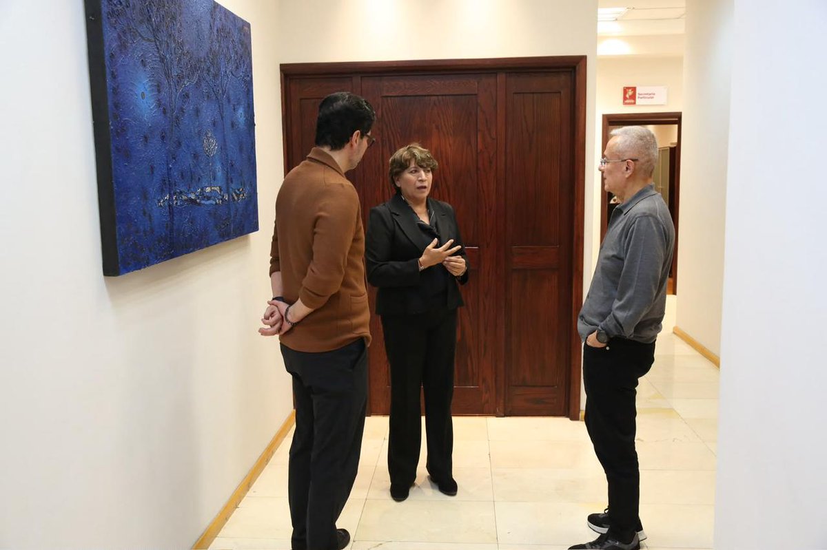 SecOscarFlores's tweet photo. El Gobierno de la Mtra. @delfinagomeza se fundamenta en el #HumanismoMexicano y se rige bajo la máxima de que el poder público debe estar al servicio de la gente, priorizando a quienes más lo necesitan respondiendo al principio de “por el bien de todos, primero los pobres”. 
En ese marco, con su instrucción y previo al Tercer Informe de Gobierno, su servidor y @Rafael_FloresM, Director del @copladem, sostuvimos diversas reuniones de trabajo con integrantes del gabinete estatal para alinear prioridades y estrategias que nos permitan avanzar en el cumplimiento de los objetivos del Plan de Desarrollo del Estado de México.