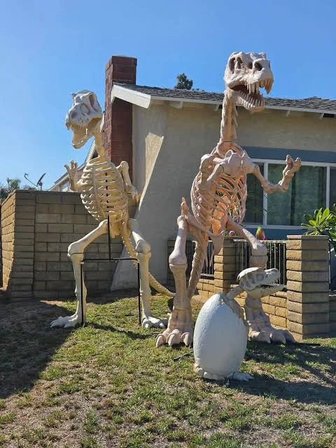 Image from Out of Context Spooky Dinosaurs (@OOCMesozoicLife)