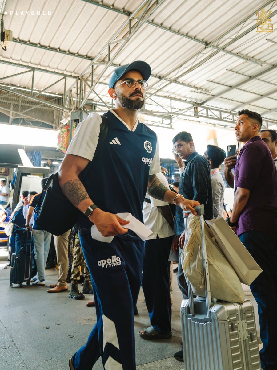 RCBTweets's tweet photo. 👑✈️ https://t.co/p3MBO3khF3