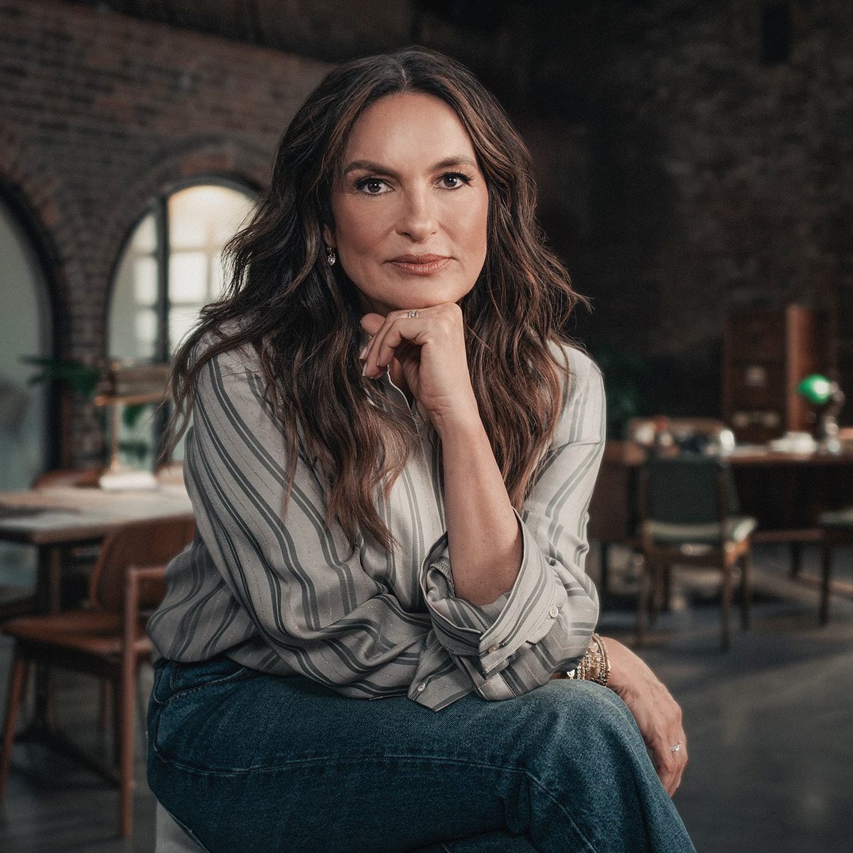 BuzzingPop's tweet photo. Mariska Hargitay reshared post alleging Cornell University expelled students for protesting genocide but not the seven fraternity members involved in gang rape. https://t.co/C0ZyqE5xFk