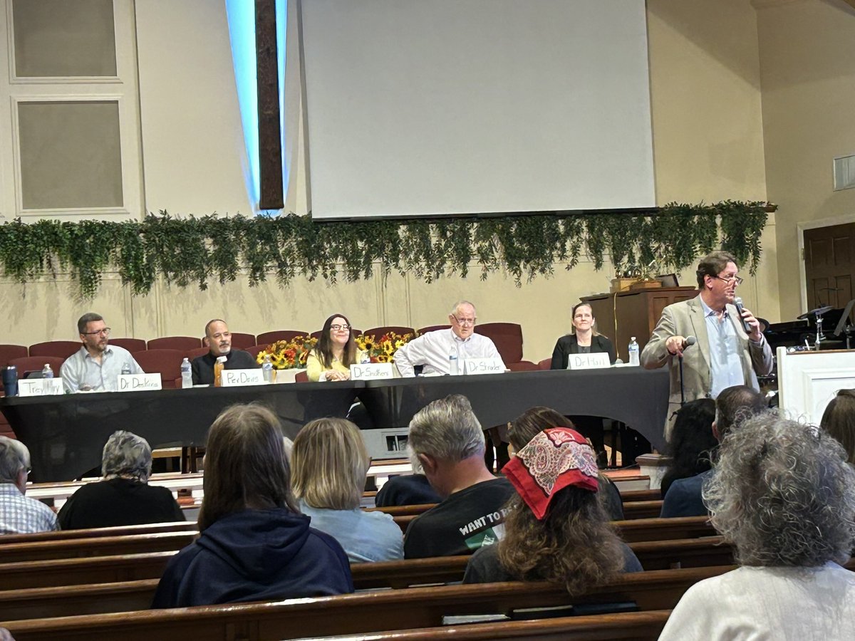 HansenForWV's tweet photo. Wonderful discussion about the urgent need for clean water investments in the southern coalfields. 

Clean drinking water is what motivated me to run for office, and it’s something I’ll continue fighting for because every West Virginian deserves access to clean drinking water! https://t.co/RycYswSC1r