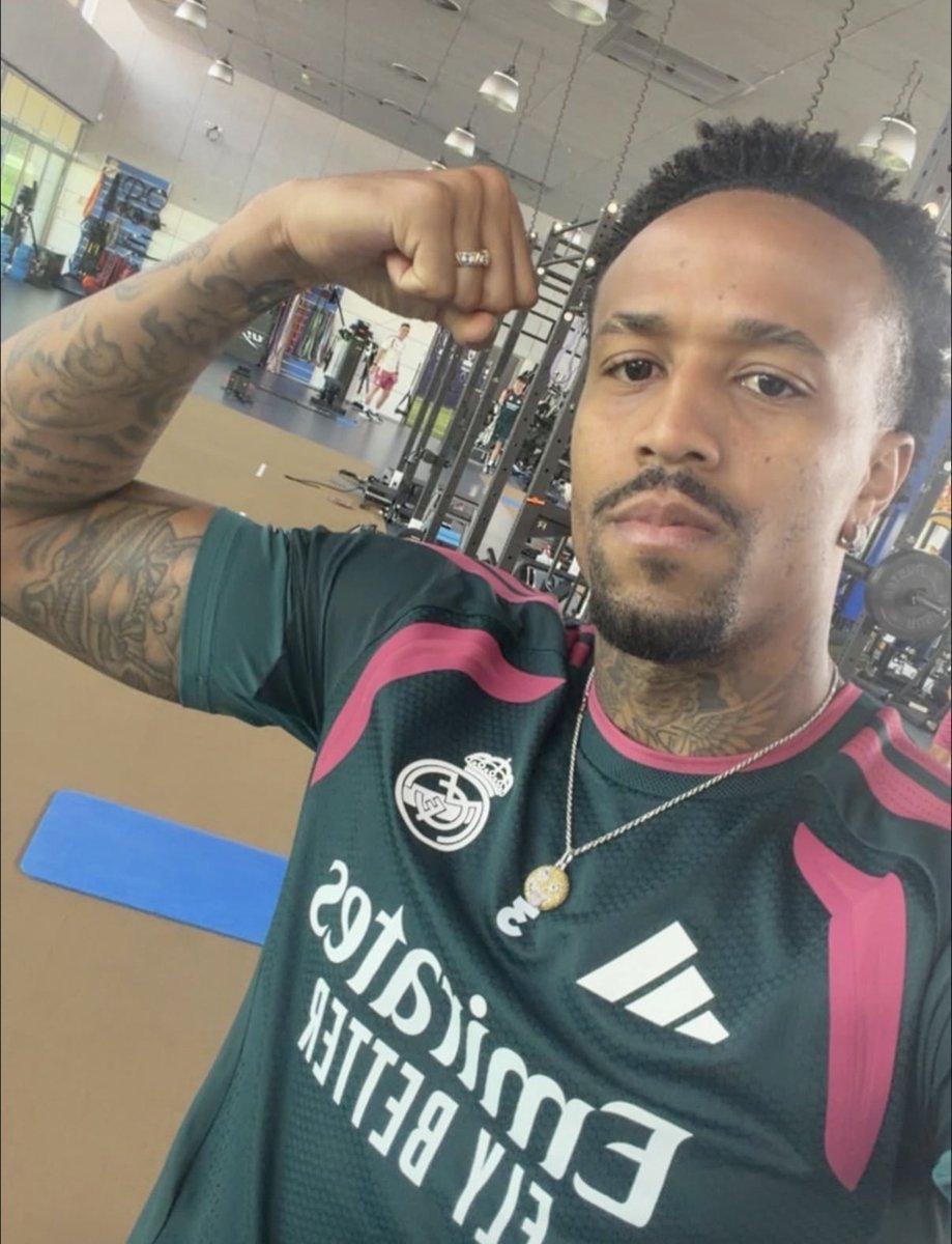 AdriRM33's tweet photo. 🚨 ÉDER MILITÃO es el fichaje que espera Mourinho para octubre. 

El REAL MADRID igualmente no correrá ningún riesgo con él.

En Valdebebas extreman la prudencia con los nuevos controles preventivos.

{ @okdiario } https://t.co/qRZ95JXO7F