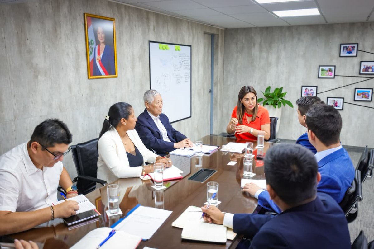 MidisPeru's tweet photo. 🤝 Diálogo y articulación para fortalecer la inclusión social.

La ministra Maritza Canales sostuvo una reunión de trabajo con el diputado por Lima Metropolitana, Marco Pacheco Quispe, para abordar las necesidades de la población y diferentes acciones vinculadas a los programas y servicios del Midis.

Durante el encuentro conversaron sobre el fortalecimiento de la protección social, la atención a la población vulnerable y las acciones que impulsa el sector para responder a sus necesidades