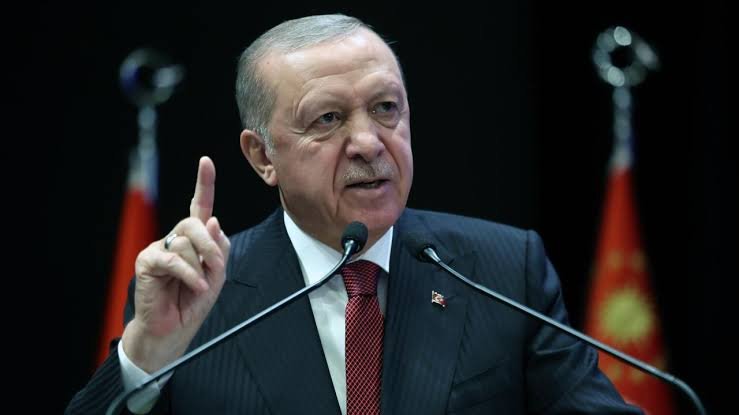 Piyasa4K's tweet photo. 🔴 Cumhurbaşkanı Erdoğan:

"Fonlar vasıtasıyla piyasa bozucu eylemlere karıştığı tespit edilenler hukuk önünde bunun hesabını verecektir." https://t.co/p6ld7NFA1Z