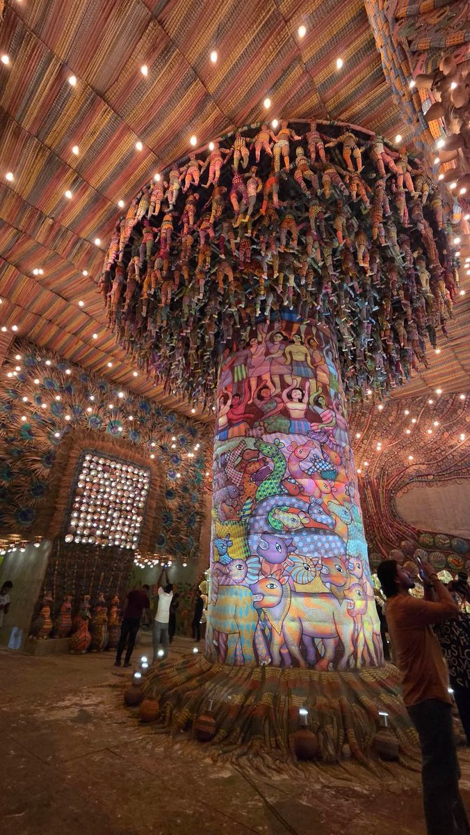 bong_politics's tweet photo. Exclusive images from theme pujo of Kolkata 

যারা ভুয়ো খবর ছড়াচ্ছিলি যে থিম পুজো বন্ধ , তোরা গাঁ** মারা গা 

Pujo will be more grand this year and without any money of extortion https://t.co/yCcXZufzsp