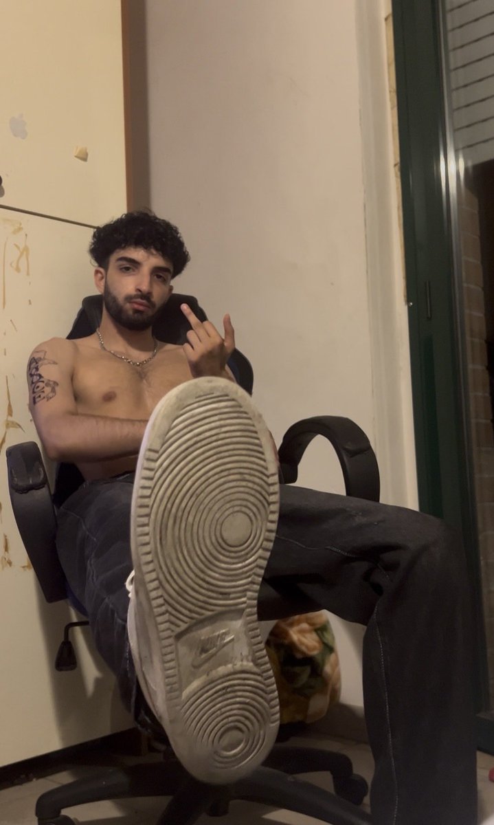 masterhamza0's tweet photo. sono incazzato, muoviti e fa il tuo dovere🏧😈 #findom https://t.co/MqrgczVFzm
