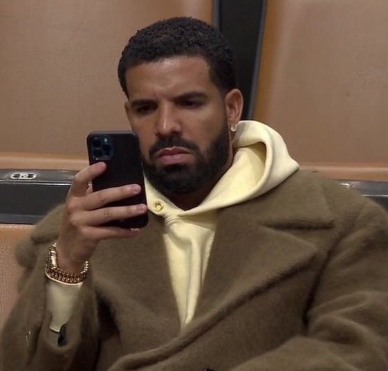 SekaniAFC's tweet photo. Drake really pulled up to the party just to hop on Stake, man has his priorities straight 😭💀 https://t.co/CUFcYUVMN7