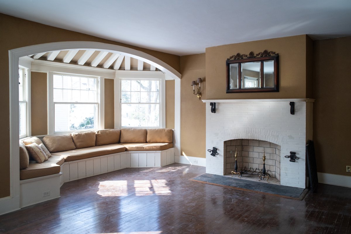 ThisOldHouse's tweet photo. ✨ Introducing #TOHEssexCo! In the first project of Season 48, Ethan and Harley are renovating an 1893 Dutch Colonial Revival in Essex County, New Jersey, just outside New York City.

Tune in tonight on @PBS or stream free beginning Monday on @TheRokuChannel!

📸: Vanessa Clifton https://t.co/cNEr9MlENm