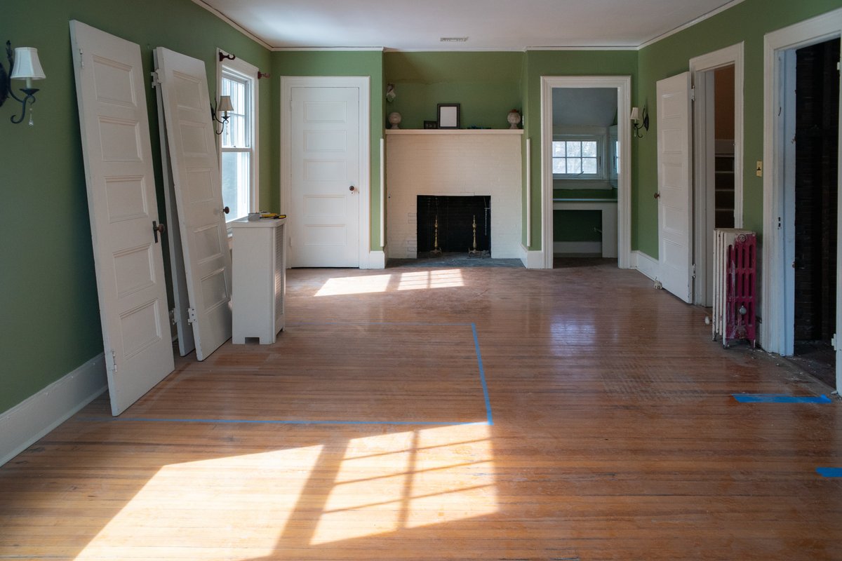 ThisOldHouse's tweet photo. ✨ Introducing #TOHEssexCo! In the first project of Season 48, Ethan and Harley are renovating an 1893 Dutch Colonial Revival in Essex County, New Jersey, just outside New York City.

Tune in tonight on @PBS or stream free beginning Monday on @TheRokuChannel!

📸: Vanessa Clifton https://t.co/cNEr9MlENm