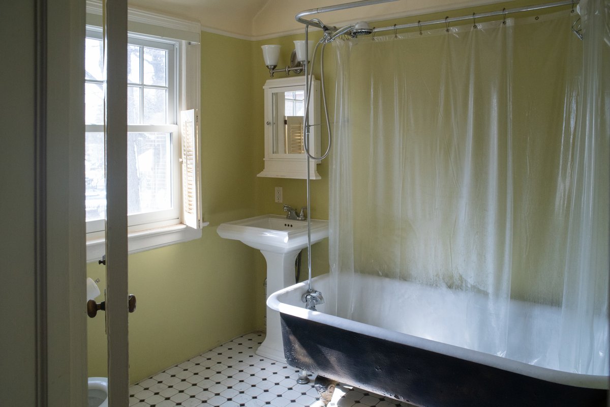 ThisOldHouse's tweet photo. ✨ Introducing #TOHEssexCo! In the first project of Season 48, Ethan and Harley are renovating an 1893 Dutch Colonial Revival in Essex County, New Jersey, just outside New York City.

Tune in tonight on @PBS or stream free beginning Monday on @TheRokuChannel!

📸: Vanessa Clifton https://t.co/cNEr9MlENm