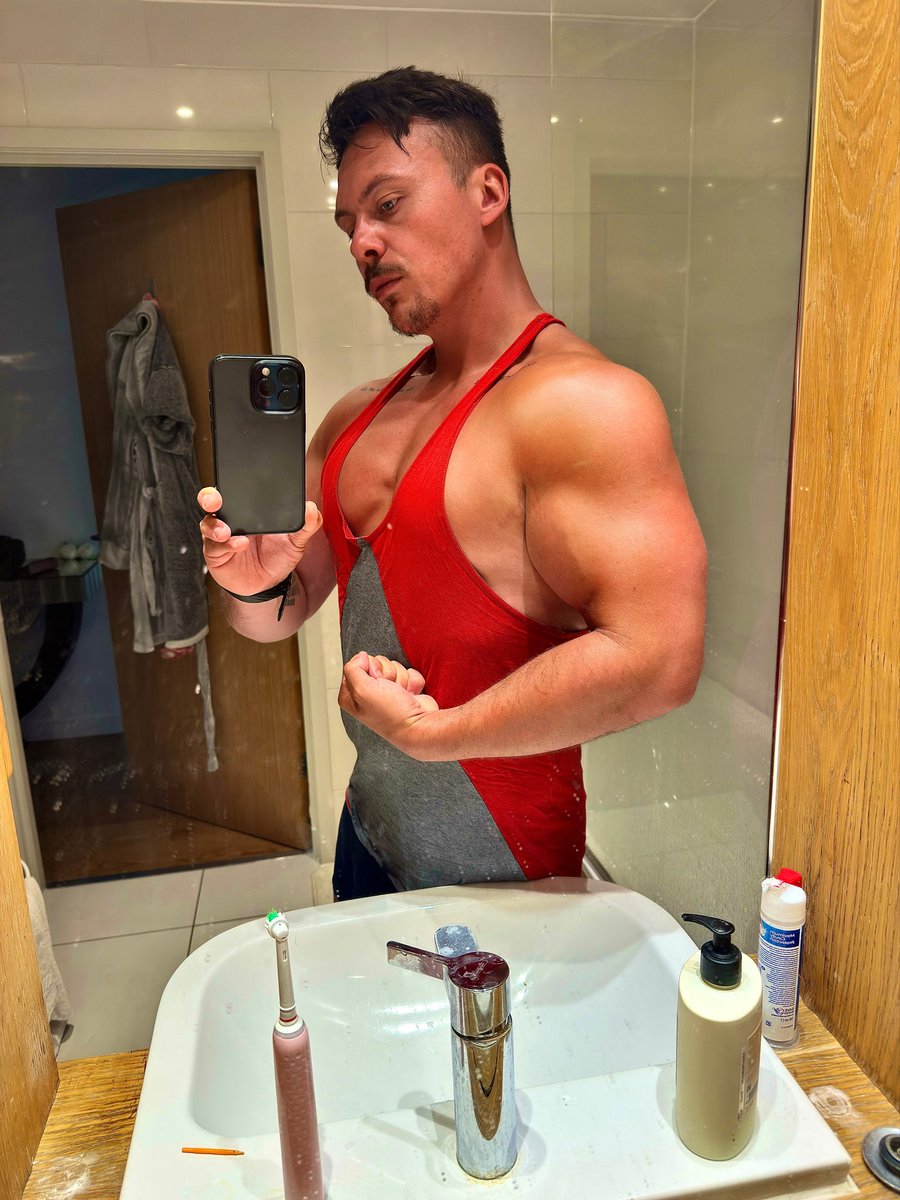 jackjonestv's tweet photo. Starting to get back in shape 💪🏻 https://t.co/spaTJZn0Sj
