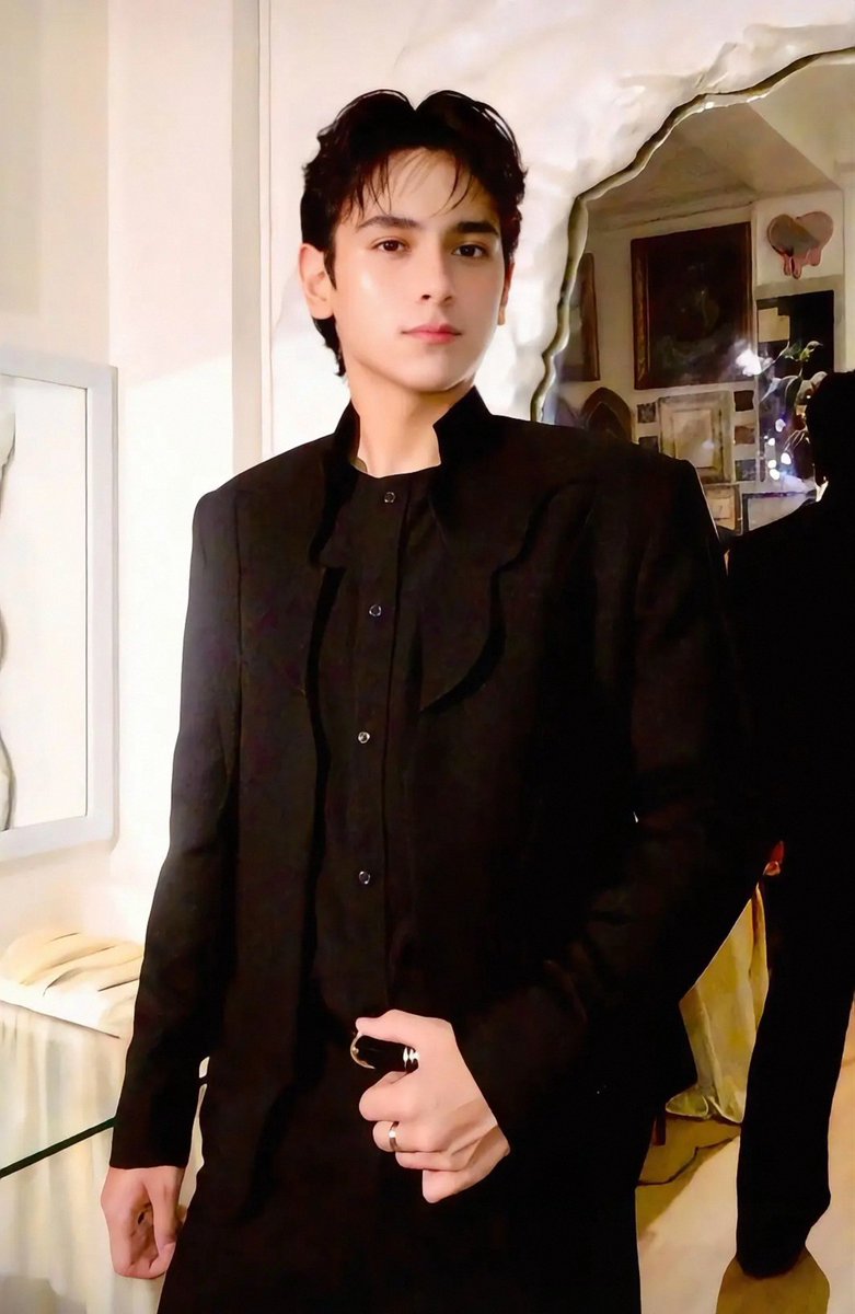 anna_091124's tweet photo. ANG POGIIIII TALAGA TANGINA NATING LAHATSDFGHJKLJDHDAFSF😭🛐

HEATH OF THE MOMENT 
#HMJxVMANThePresentIssue https://t.co/csth5LJnbN