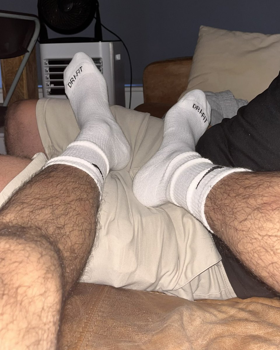 Alpha_Adam1's tweet photo. Found a place to rest my feet https://t.co/JESr0cO1Ee