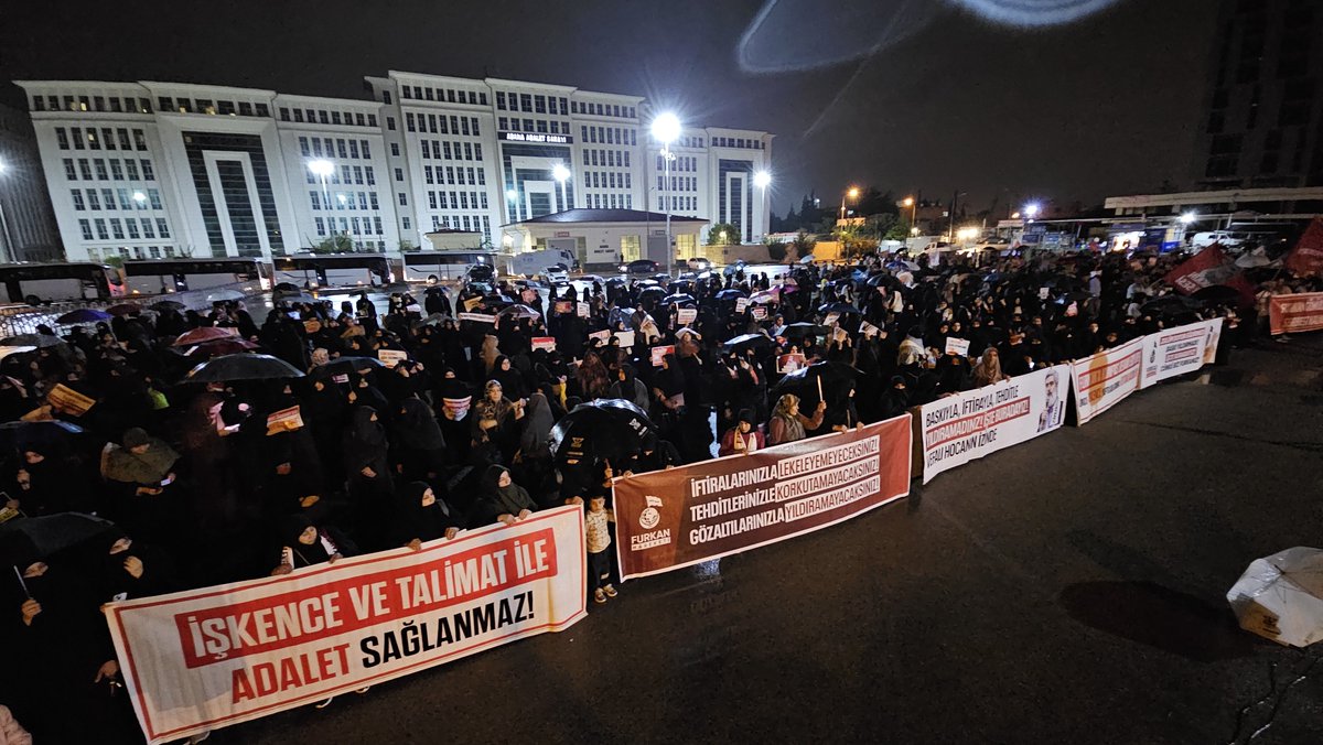 _liderhoca1's tweet photo. FURKAN'DIR ADIMIZ TEMİZDİR ALNIMIZ

Polis şiddetine maruz kalıp gözaltına alınan Furkan Gönüllüleri için adalet bekleyişi devam ediyor.

Xi SerbestBırakın
AKPden MuhaliflereSansür
#FurkanaSistematikZulüm
Kardeşlerimizi SerbestBırakın
AdaletIstemek SuçDeğil https://t.co/UZ3fzmoVrY