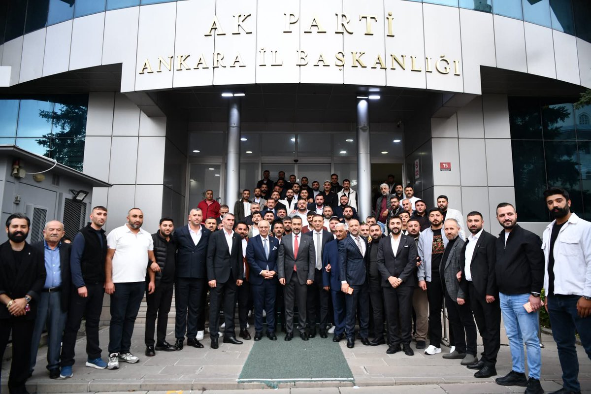 AkpartiAnkara's tweet photo. İl Başkanımız Sn. @hakanhanozcan, Kars Iğdır Federasyonu, Kars Susuz Acehanlar Yardımlaşma ve Dayanışma Derneği ile Acehan ve Mengünoğul ailelerinden partimize katılan yeni üyelerimizin rozetlerini takdim etti. https://t.co/kBnrFvR5I7
