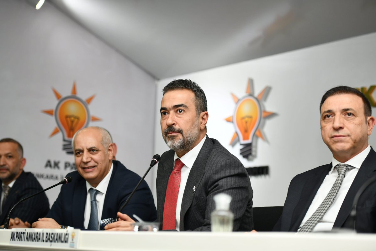 AkpartiAnkara's tweet photo. İl Başkanımız Sn. @hakanhanozcan, Kars Iğdır Federasyonu, Kars Susuz Acehanlar Yardımlaşma ve Dayanışma Derneği ile Acehan ve Mengünoğul ailelerinden partimize katılan yeni üyelerimizin rozetlerini takdim etti. https://t.co/kBnrFvR5I7