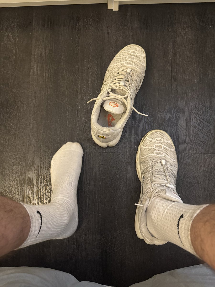 MasterJules99's tweet photo. Tu ferais quoi si tu te trouves devant ça ? 😉 #tn #nike #master #alpha https://t.co/AsksA5KSYP