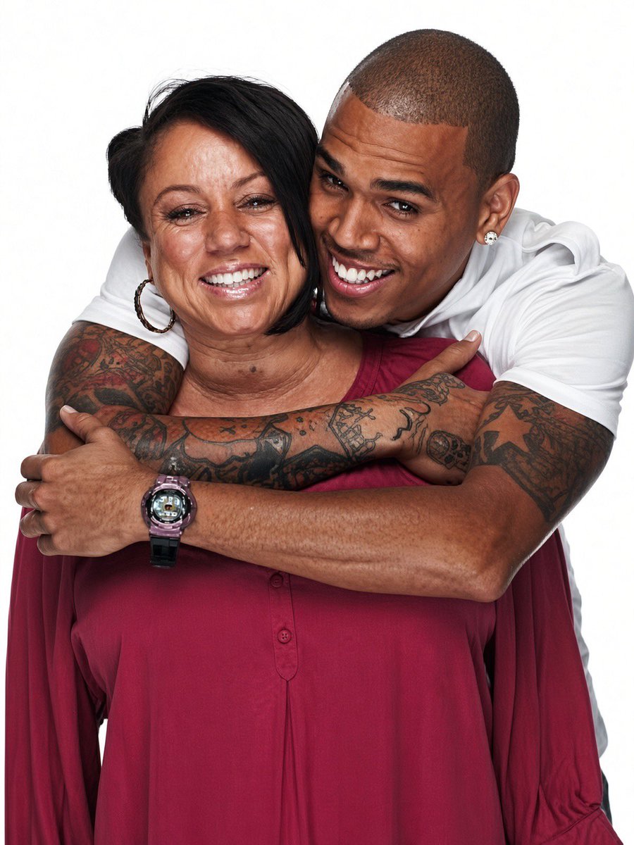 opolot_ronnie's tweet photo. Chris Brown’s mom Joyce Hawkins waited for him so they could grow up together ❤️

Them in 1994                                   Them now https://t.co/uRgGKvWL7q