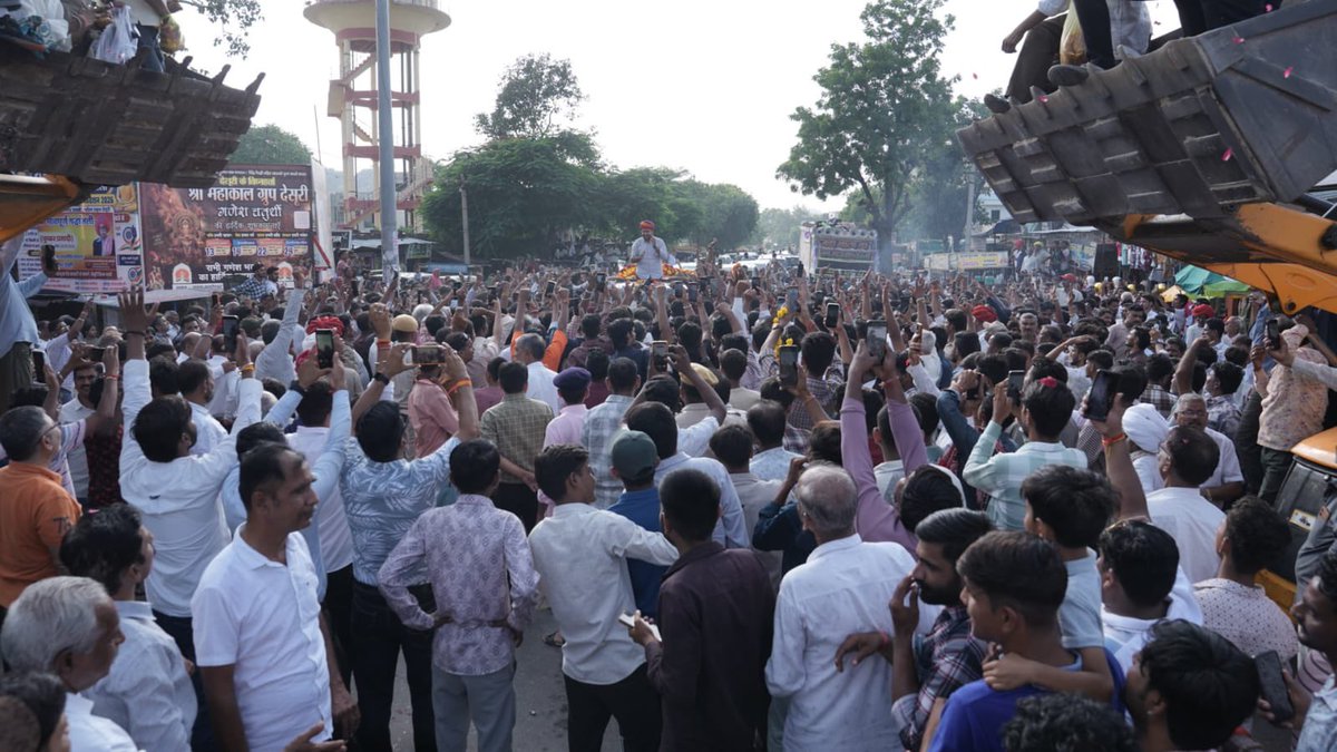 RavindraBhati__'s tweet photo. सरलीकरण यात्रा के तृतीय दिवस के कार्यक्रमों के तहत यात्रा के देसूरी पहुंचने पर स्थानीय क्षेत्रवासियों द्वारा मिले अपार जनसमर्थन, स्नेह और आशीर्वाद हेतु हृदय की अनंत गहराइयों से से कोटि-कोटि आभार। 

#सरलीकरण #देसूरी https://t.co/DVjW0ndibK