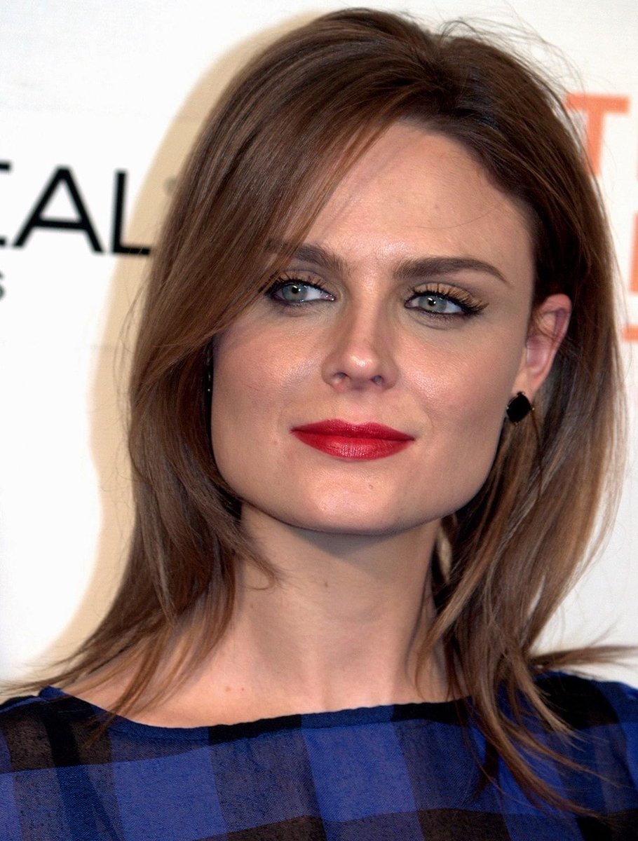 deschanelfiles_'s tweet photo. the most lethal face card to ever grace this industry ✨ https://t.co/oQS7DlN2x7