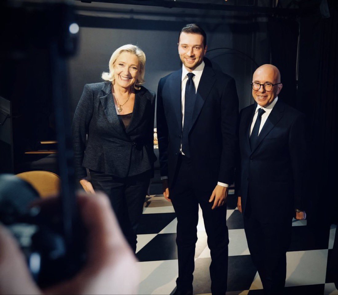 cliomuse77's tweet photo. Bon Anniversaire à  NOTRE MAIRE de Nice Eric Ciotti🍾🎂🎂

1 Patriote attaché à la Sécurité 

1 Maire rassembleur de la VRAIE DROITE

ALLIANCE RN UDR IDL💙🤍🤎 https://t.co/DMykVzCehu