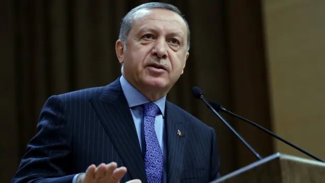 Piyasa4K's tweet photo. 🔴 Cumhurbaşkanı Erdoğan:

"Şundan herkes emin olsun, müsterih olsun. Devletimizin ilgili kurumları yoğun bir mesai içindedir. 

Yarın ekonomi kurmaylarımızla ve sorumlu kurumlarımızın yöneticileriyle bir araya gelecek, sermaye piyasası kurumları içinde hukuk devleti sınırları dâhilinde, manevi vicdanın rehberliğinde gereken her türlü adım atılacaktır."