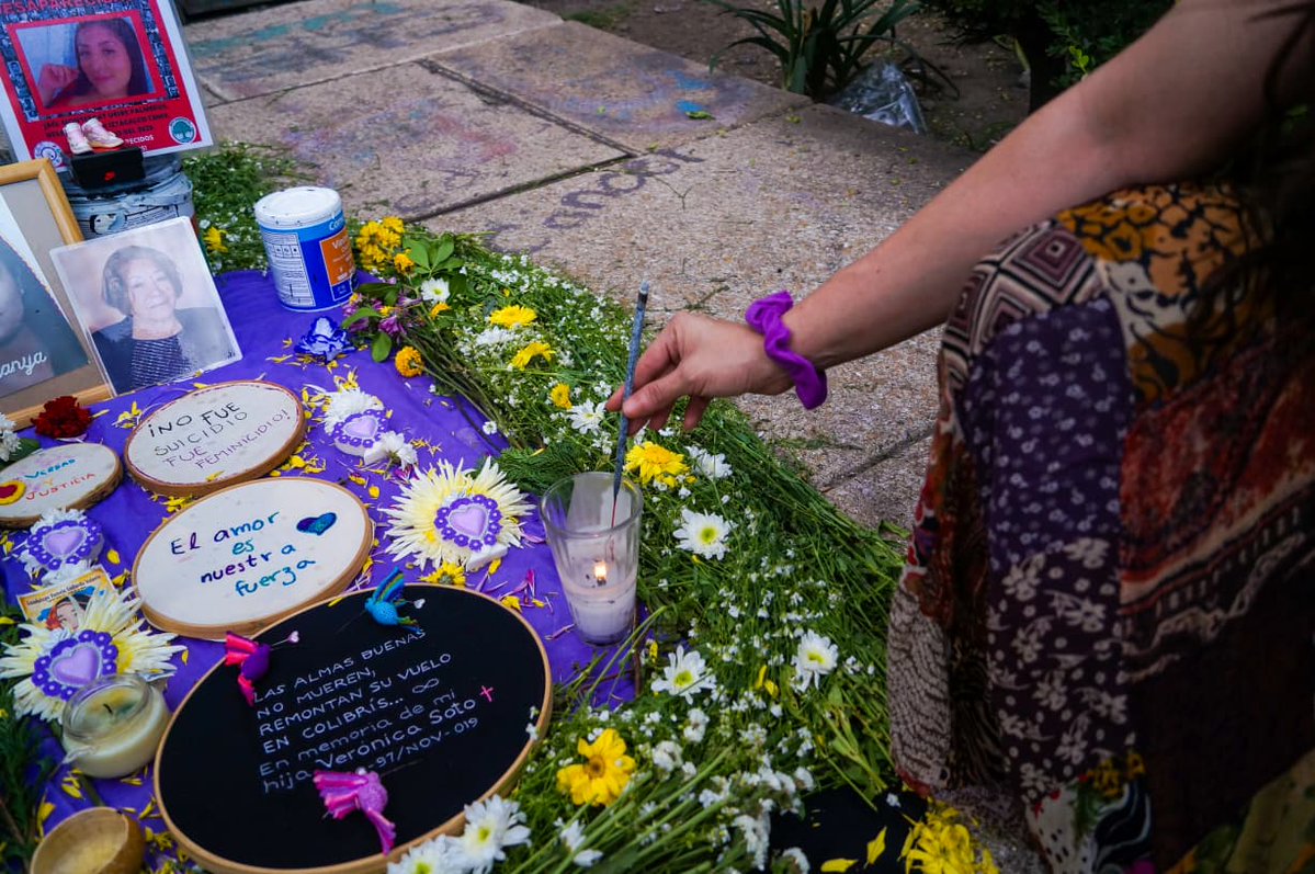 Somoselmedio's tweet photo. 🟣 A cinco años de su creación, colectivas, madres de víctimas y activistas reivindicaron la Glorieta de las Mujeres que Luchan como un espacio de memoria, resistencia y exigencia de justicia en la CDMX.

📸 @wiolandmx  |  @sagoromero 

👉 https://t.co/QDEA94Jfjd https://t.co/iVK9D6H3gB