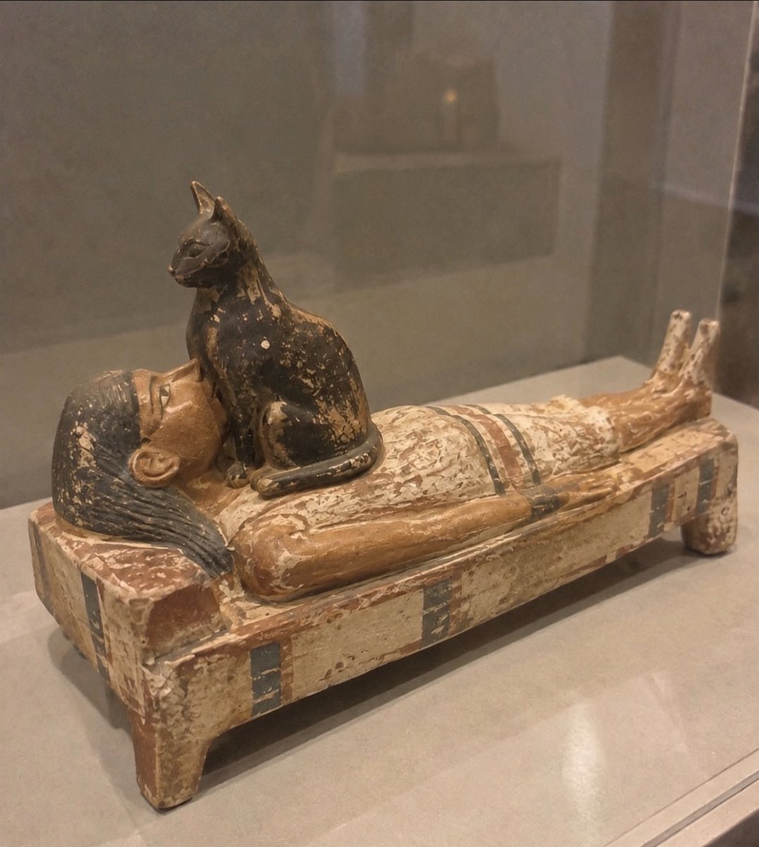Puppieslover's tweet photo. Real artifacts from ancient Egypt confirms that cats have never understood personal space and been bordering their humans 4000 years ago https://t.co/QOtxMZuuP4