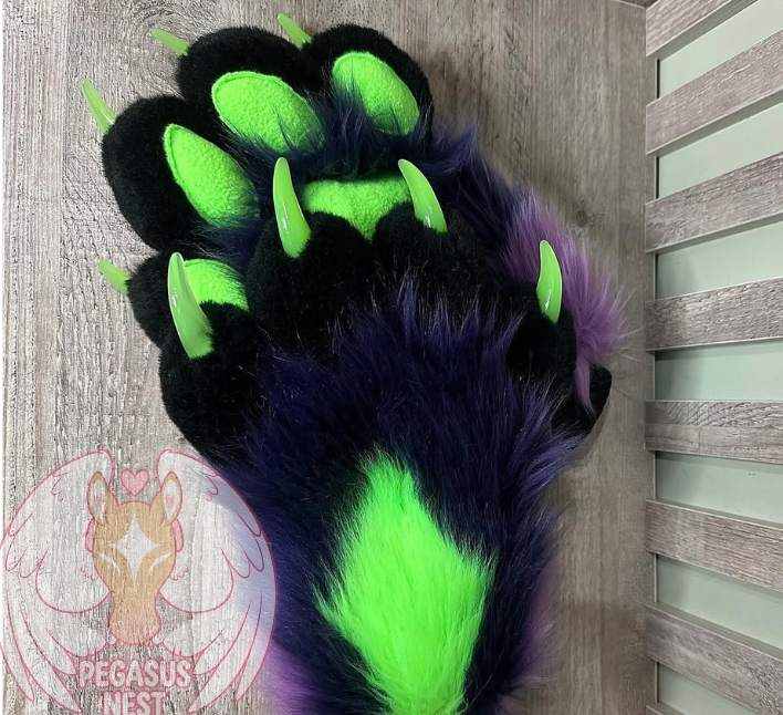 pegasusnest's tweet photo. aws for the green storm! With plastic claws
•
•
•

#fursuit #fursuiter #fursuitforsale #fursuitmaker #fursuitforsale #fursuitsale #fursuitsalepost #fursuitmakers #fursuithead #fursuitpartial https://t.co/BJCQNRCFiA