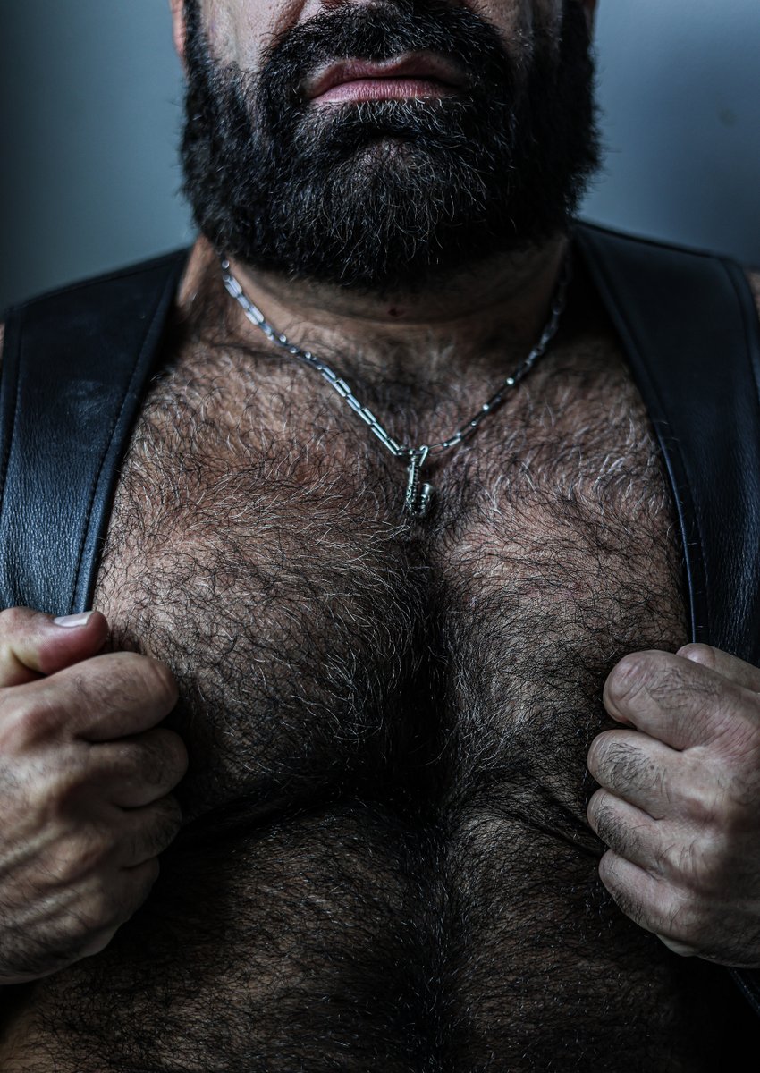 intiphotography's tweet photo. The very hunky and the very hairy Alexis. #musclebear #bodybuilder https://t.co/cakYkjl3kD