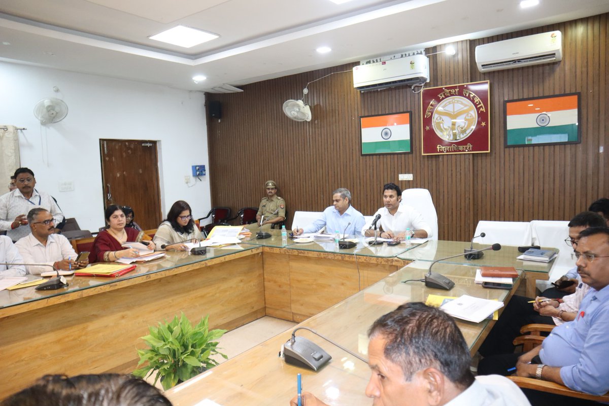 SaharanpurDm's tweet photo. जिलाधिकारी की अध्यक्षता में कलेक्ट्रेट सभागार में मिशन प्रेरणा फेज-2 एवं निपुण भारत मिशन के अंतर्गत संचालित कार्यक्रमों की मासिक समीक्षा बैठक आयोजित की गई।
@CMOfficeUP @UPGovt @ChiefSecyUP @SaharanpurCdo @InfoDeptUP https://t.co/dfKUrbaY2r