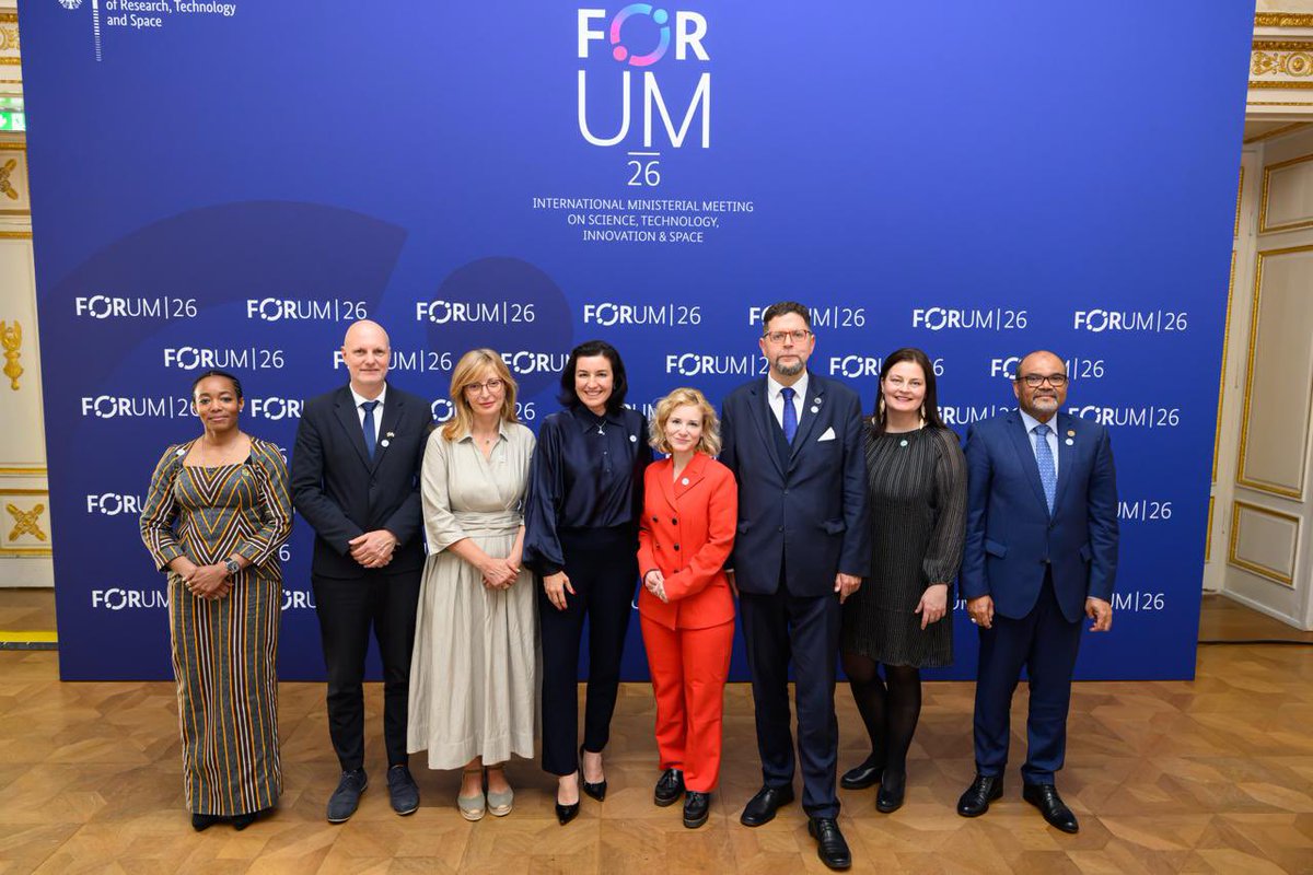 EZaharievaEU's tweet photo. The biggest challenges we face do not stop at borders.

At today’s ministerial roundtable in Munich, we discussed how stronger cooperation across countries and disciplines can turn Europe’s research strength into solutions for climate, energy and food security. (1/2) https://t.co/dF2VIw5bMy