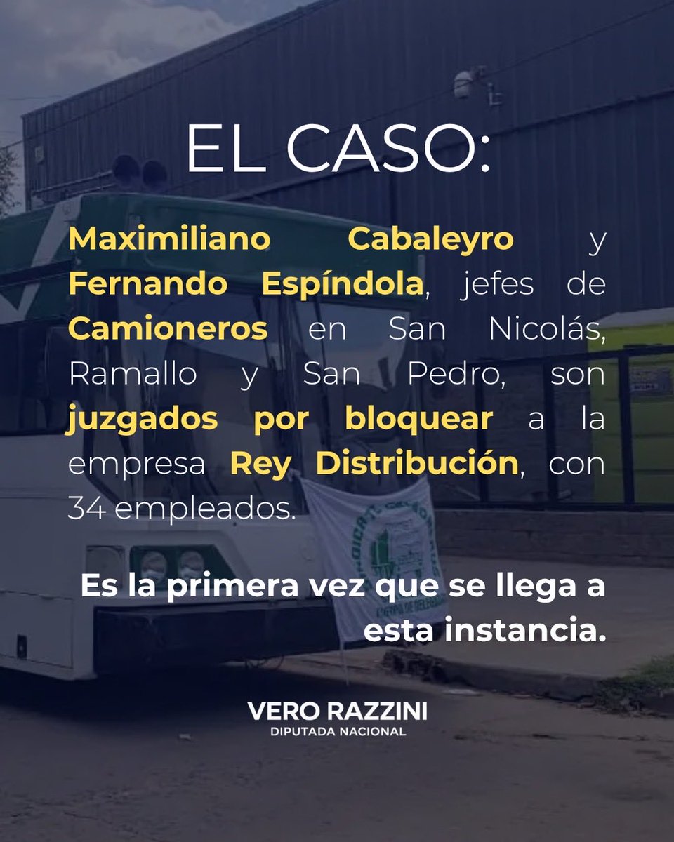 RazziniVeronica's tweet photo. ¡Camioneros, al banquillo! 🚨
En la nueva Argentina, el que extorsiona rinde cuentas y la impunidad sindical empieza a terminar.
Desde hoy son juzgados Cabaleyro y Espíndola, jefes del gremio de los Moyano en San Nicolás. Los acusan de extorsión y coacción por bloquear una empresa.
#MafiaSindical