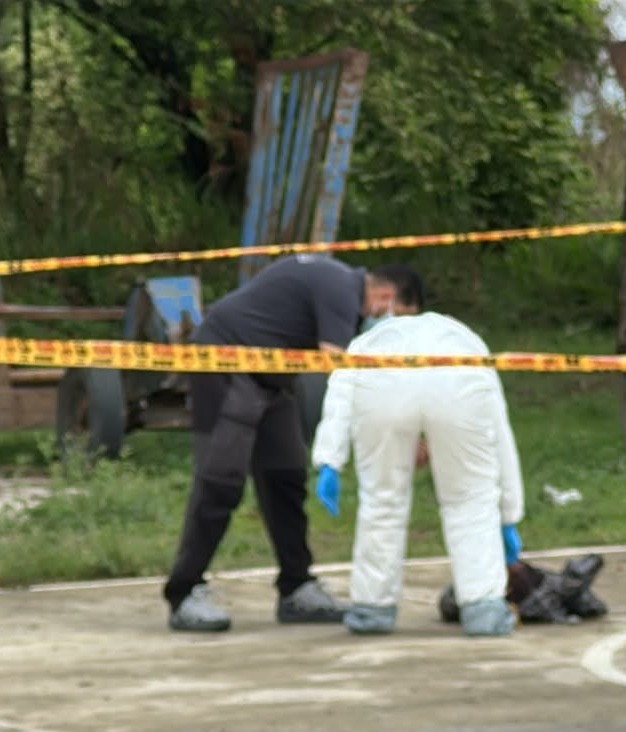 millerfdoarias's tweet photo. 🚨 #TerrorEnElCauca | Conmoción en Puerto Tejada por el hallazgo de la cabeza de un hombre en el polideportivo del barrio Emmanuel. Hombres en moto la habrían arrojado. Autoridades investigan nexo con doble homicidio en Miranda. 🕊️ https://t.co/3lRQxqwnxq