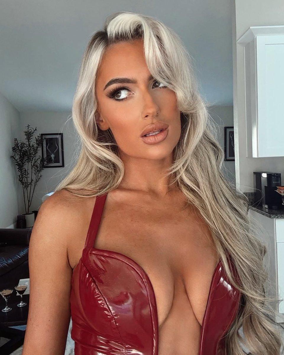 amelialind2ga's tweet photo. happy  💖 beginning it with a hot selfie of me because I can

get yours on https://t.co/ZxXQ02CS5Z