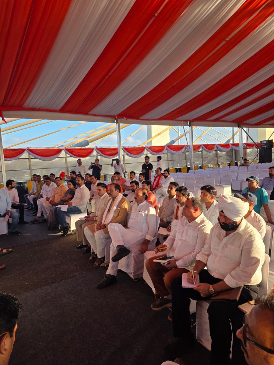 singhgurmeetbjp's tweet photo. आज आगामी कार्यक्रम की तैयारियों के तहत बारापुला फ्लाईओवर स्थल पर पहुंचकर व्यवस्थाओं एवं तैयारियों का निरीक्षण किया।

कल दिनांक 29 सितंबर को माननीय केंद्रीय गृह एवं सहकारिता मंत्री श्री अमित शाह जी, माननीय मुख्यमंत्री श्रीमती रेखा गुप्ता जी एवं प्रदेश अध्यक्ष श्री हर्ष मल्होत्रा जी की गरिमामयी उपस्थिति में बारापुला एलिवेटेड रोड फेज-3 एवं मुकुंदा चौक अंडरपास का उद्घाटन तथा मोदी मिल-सावित्री सिनेमा फ्लाईओवर एवं लाजपत/लौनी अंडरपास के निर्माण कार्य का शिलान्यास किया जाएगा।

कार्यक्रम की तैयारियों को लेकर प्रदेश महामंत्री श्री विष्णु मित्तल जी, प्रदेश उपाध्यक्ष श्री सुनील यादव जी, श्री विक्रम बिधूड़ी जी सहित प्रदेश के अन्य पदाधिकारीगण, गणमान्यजन एवं कार्यकर्ता उपस्थित रहे। सभी ने कार्यक्रम की रूपरेखा, व्यवस्थाओं एवं आवश्यक तैयारियों को लेकर विस्तार से चर्चा की।

संबंधित टीम के साथ व्यवस्थाओं का जायजा लेते हुए सभी तैयारियों को समयबद्ध रूप से पूरा करने के निर्देश एवं आवश्यक चर्चा की गई।

दिल्ली के विकास को नई गति देने वाली इन महत्वपूर्ण परियोजनाओं के उद्घाटन एवं शिलान्यास के लिए कल का दिन विशेष रहेगा।