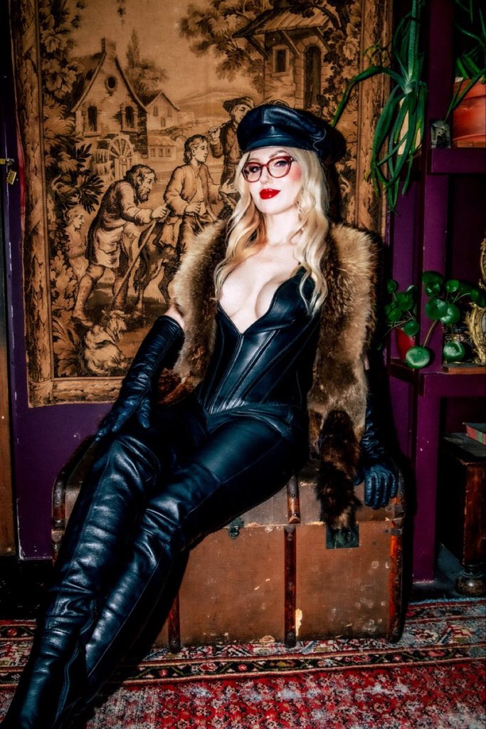 Miss_AlexDom's tweet photo. Oh the smell, the tast the look of leather will forever have you captivated. https://t.co/ypr78200Sv