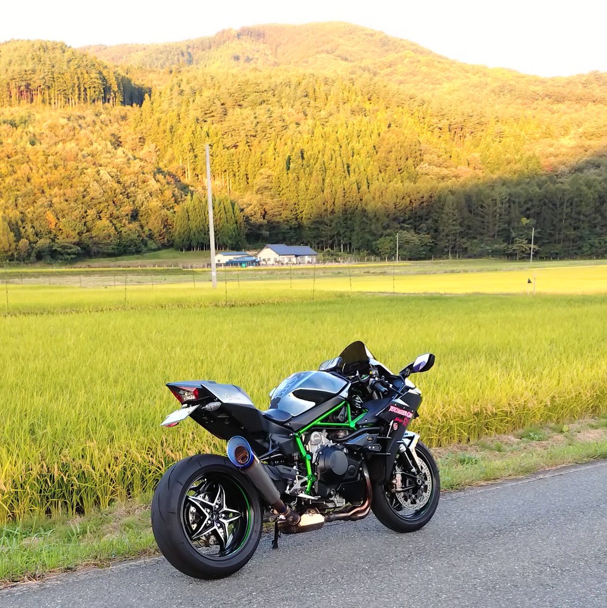 nitroman_jun's tweet photo. 岩手県遠野市へツーリングがてら、お義母さんの80歳のお祝いに行って来ました！日本の原風景遠野。民話のふるさと遠野。本当に素晴らしい場所！！　#kawasakininjah2  #岩手県遠野市 #日本の原風景 https://t.co/E32aEzCvXT