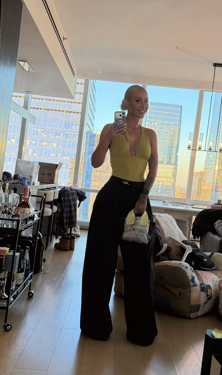 IGGYAZALEA's tweet photo. 😊 https://t.co/tUtxby8mfy
