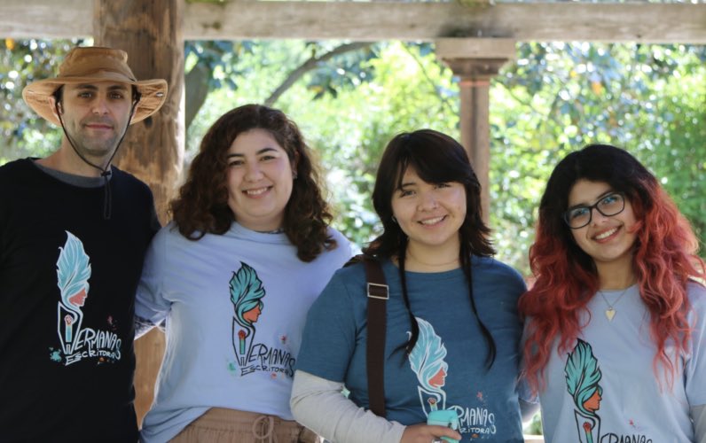 UCDavisGrad's tweet photo. We’re kicking off our #GraduateImpact series with "Hermanas Escritoras," a women-led, intergenerational student organization co-founded by Anna Peñaloza, a Ph.D. candidate in Education, that’s dedicated to bringing full, authentic identities into science writing.✍️

#OurUCDavis https://t.co/yEQLEcpWsf