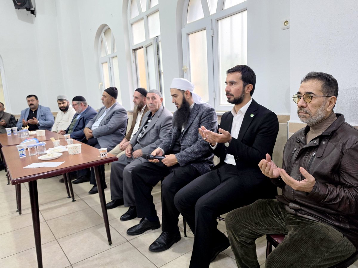 ZekiAras16's tweet photo. "Alimin ölümü alemin ölümüdür."

Genel Merkez Kurucu Üyemiz Sn. Davut Taştekin Başkanımızın amcası, Bursa'mızın kıymetli ilim ve irfan insanlarından Molla Abdurrahman Taştekin Hocamızın taziyesine katıldık. 

Merhum hocamıza Allah’tan rahmet, Taştekin ailesine ve sevenlerine sabırlar diliyorum.