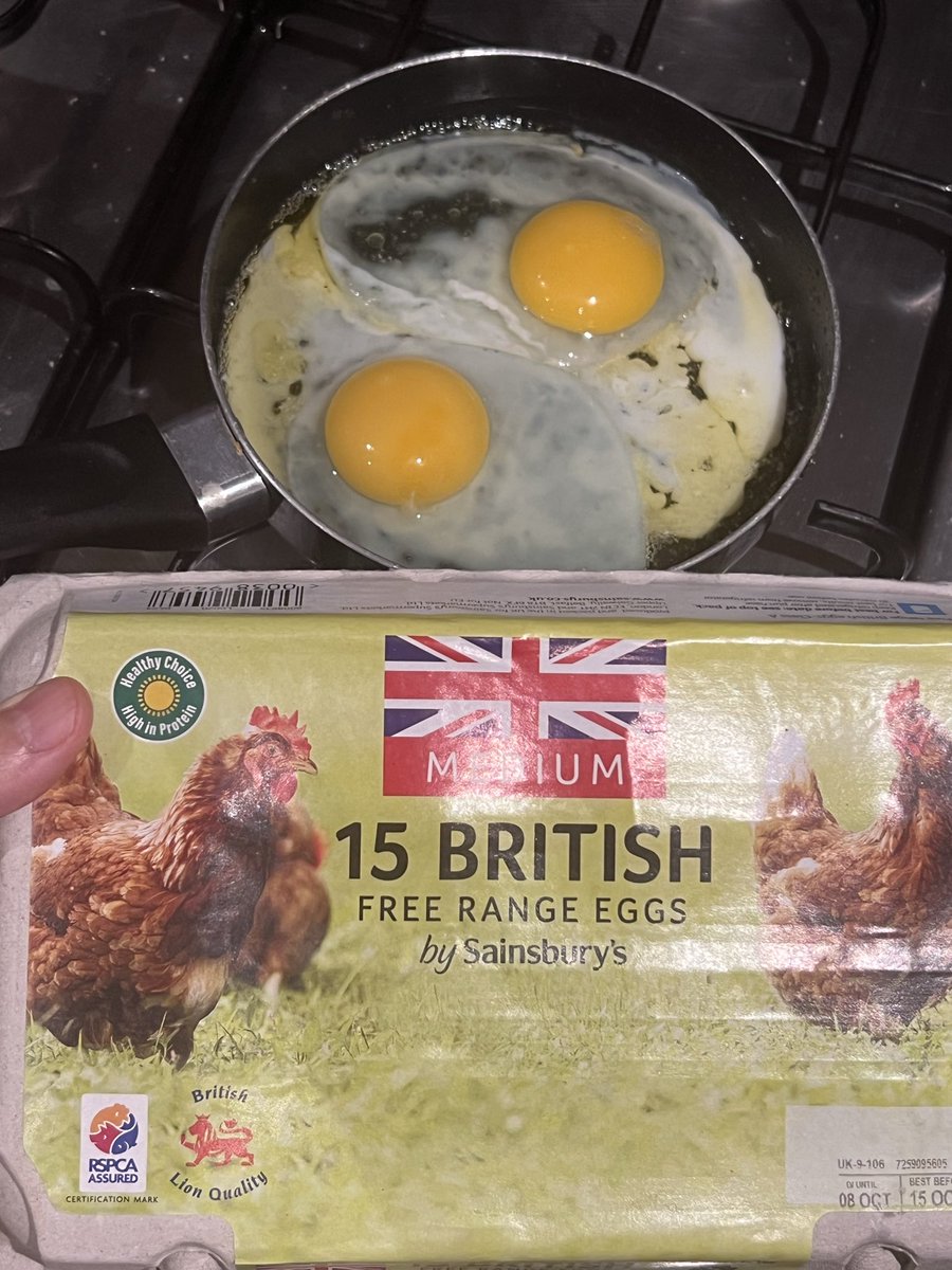 TheNesr's tweet photo. @sainsburys why are the free range eggs looking so pale exactly like the caged ones? https://t.co/btbvdYq6Bf